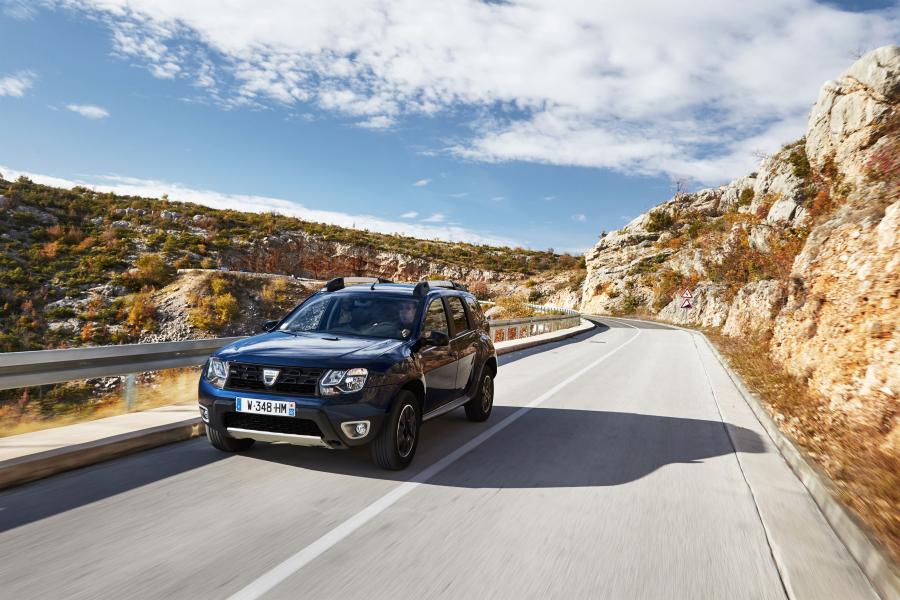  Dacia Duster Black Touch 2016 года  (фото 8 из 17)